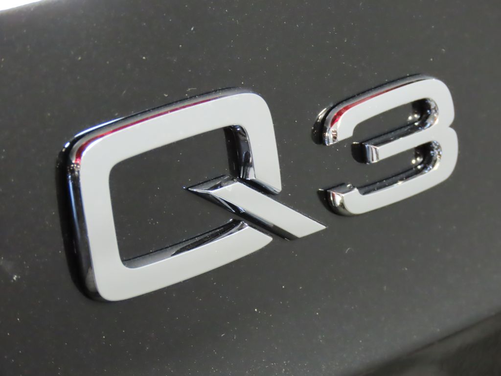 Thumbnail: 2025 Audi Q3 - 9