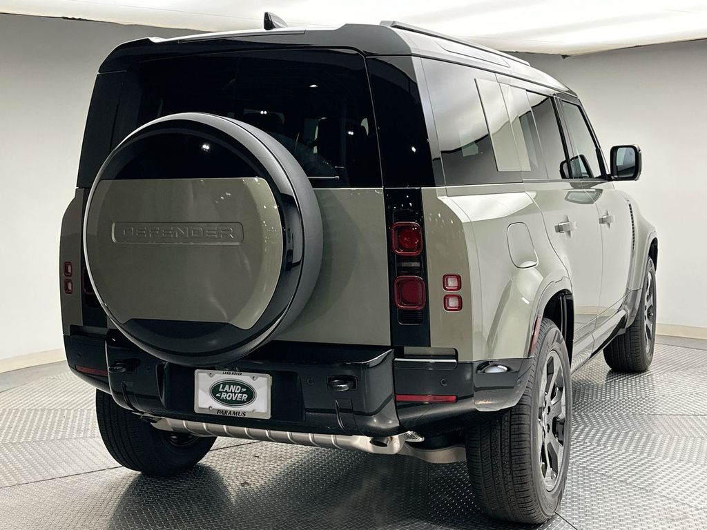 2025 Land Rover Defender 110 3