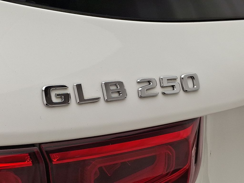 Thumbnail: 2020 Mercedes-Benz GLB - 30