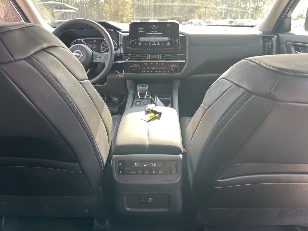 2025 Everest White Pearl Tricoat Nissan Pathfinder SL FWD SUV