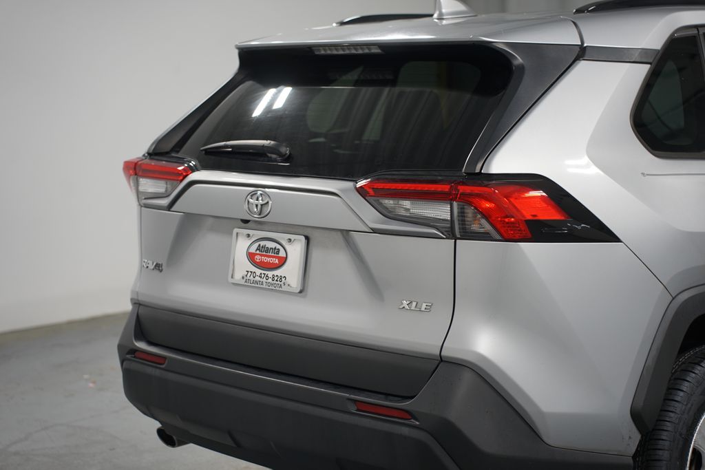 2019 Toyota RAV4 XLE 9