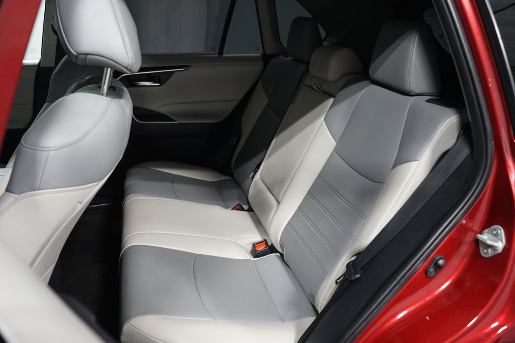 Thumbnail: 2021 Toyota RAV4 - 28