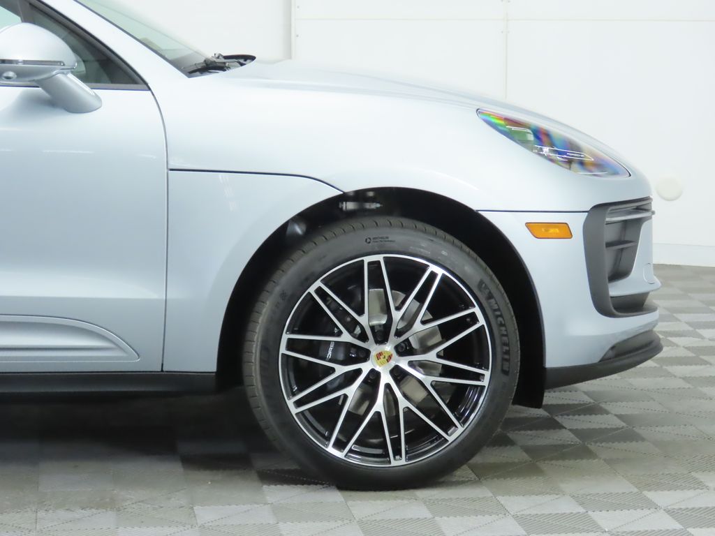 Thumbnail: 2025 Porsche Macan - 11