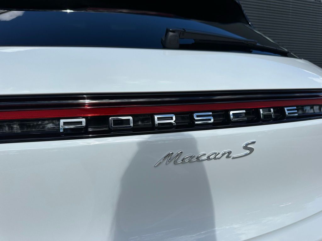 Thumbnail: 2026 Porsche Macan - 14