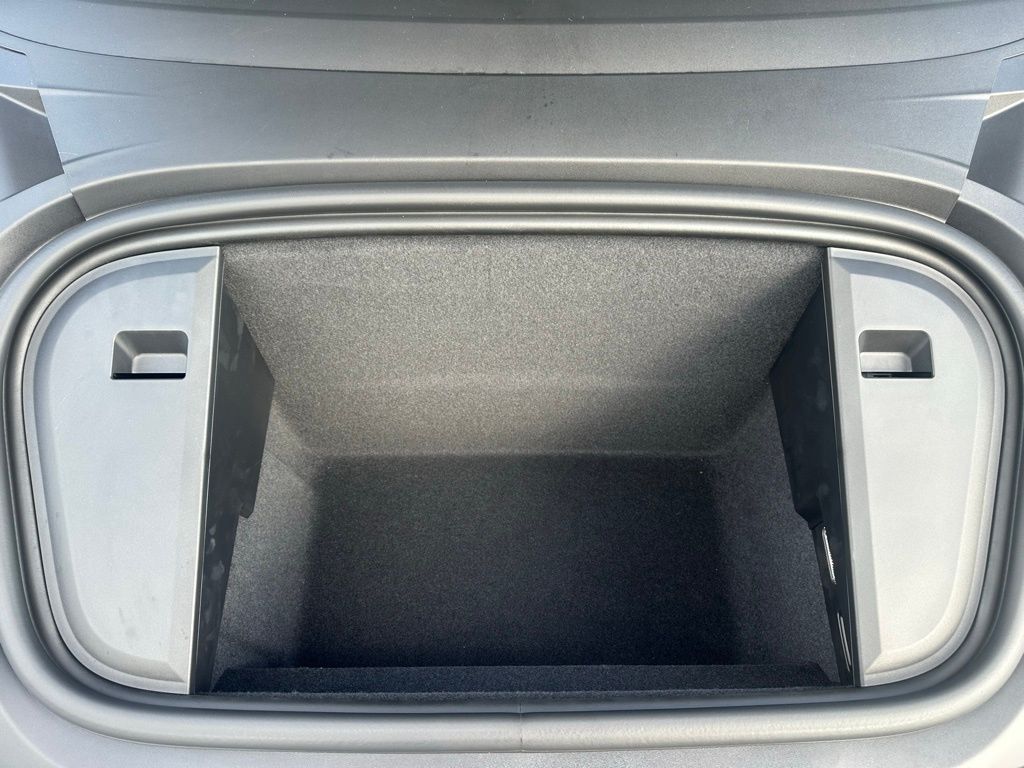 2025 Porsche Taycan 4S 32