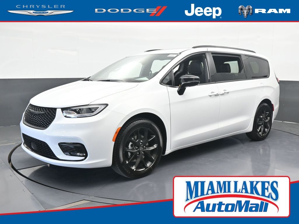 2026 Chrysler Pacifica Limited's photo