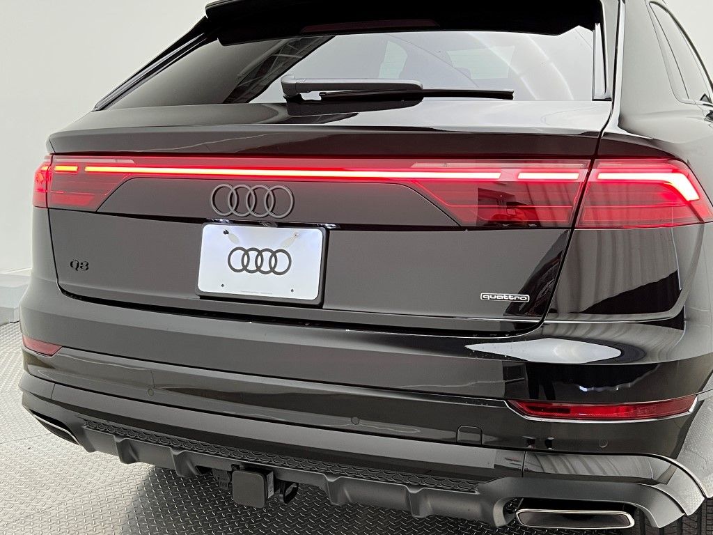 Thumbnail: 2026 Audi Q8 - 7