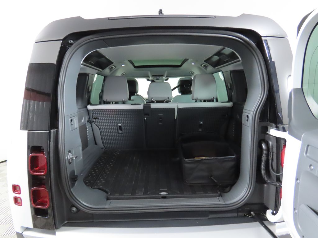 2025 Land Rover Defender 110 28