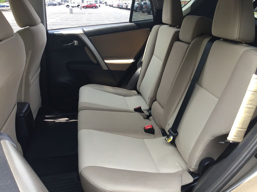 2015 Toyota RAV4 XLE 8