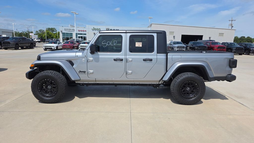 Used 2021 Jeep Gladiator Sport S with VIN 1C6HJTAG6ML533317 for sale in Kansas City