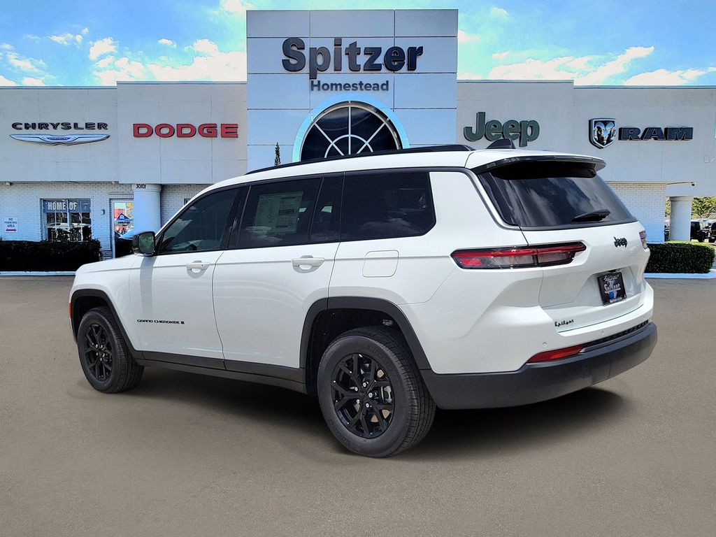 New 2026 White/off-white Jeep Laredo image 3