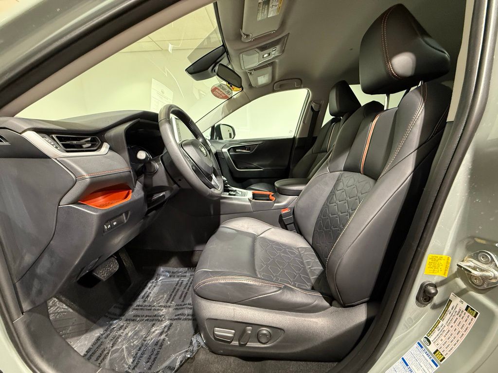 Thumbnail: 2020 Toyota RAV4 - 13