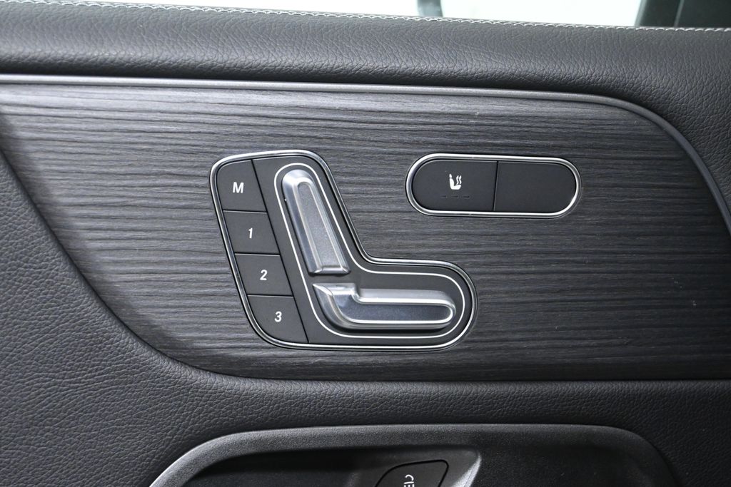 Thumbnail: 2026 Mercedes-Benz GLB - 25