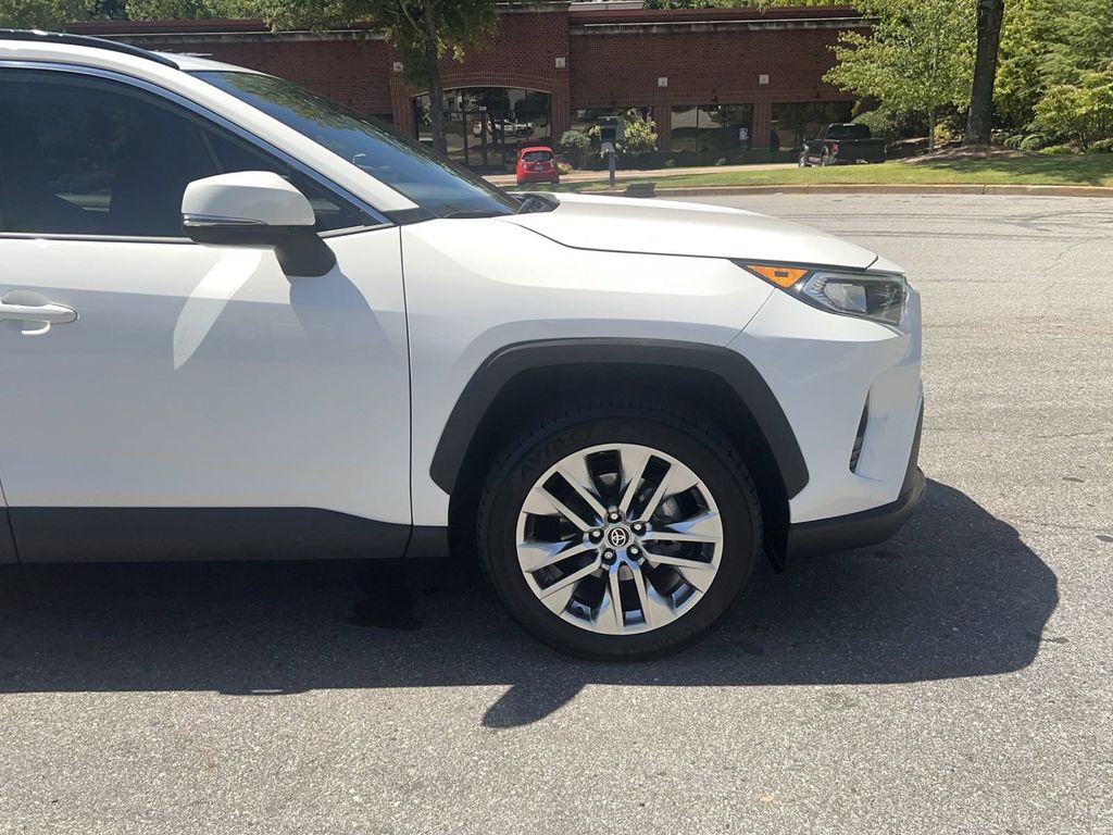 2020 Toyota RAV4 XLE Premium 13