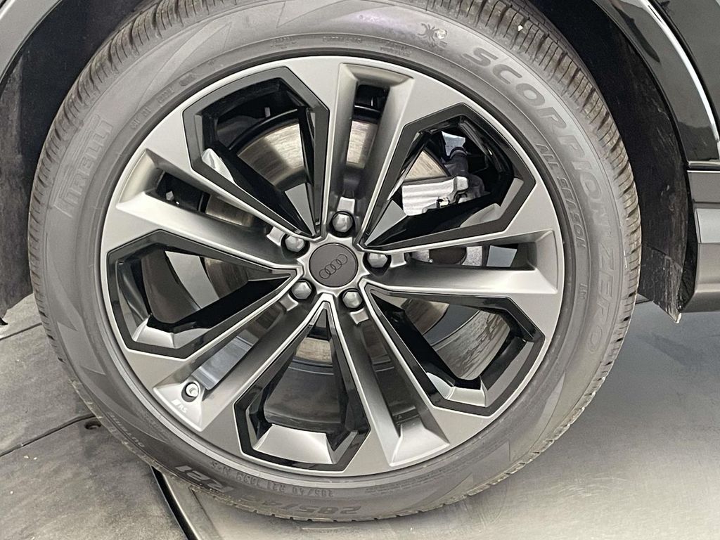 2026 Audi Q7  Black at Audi Porsche Sewickley