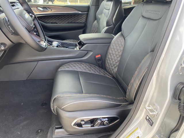 New 2025 Silver Jeep Summit image 9