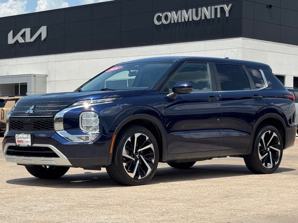 2024 Mitsubishi Outlander SE Silver at South Houston Nissan