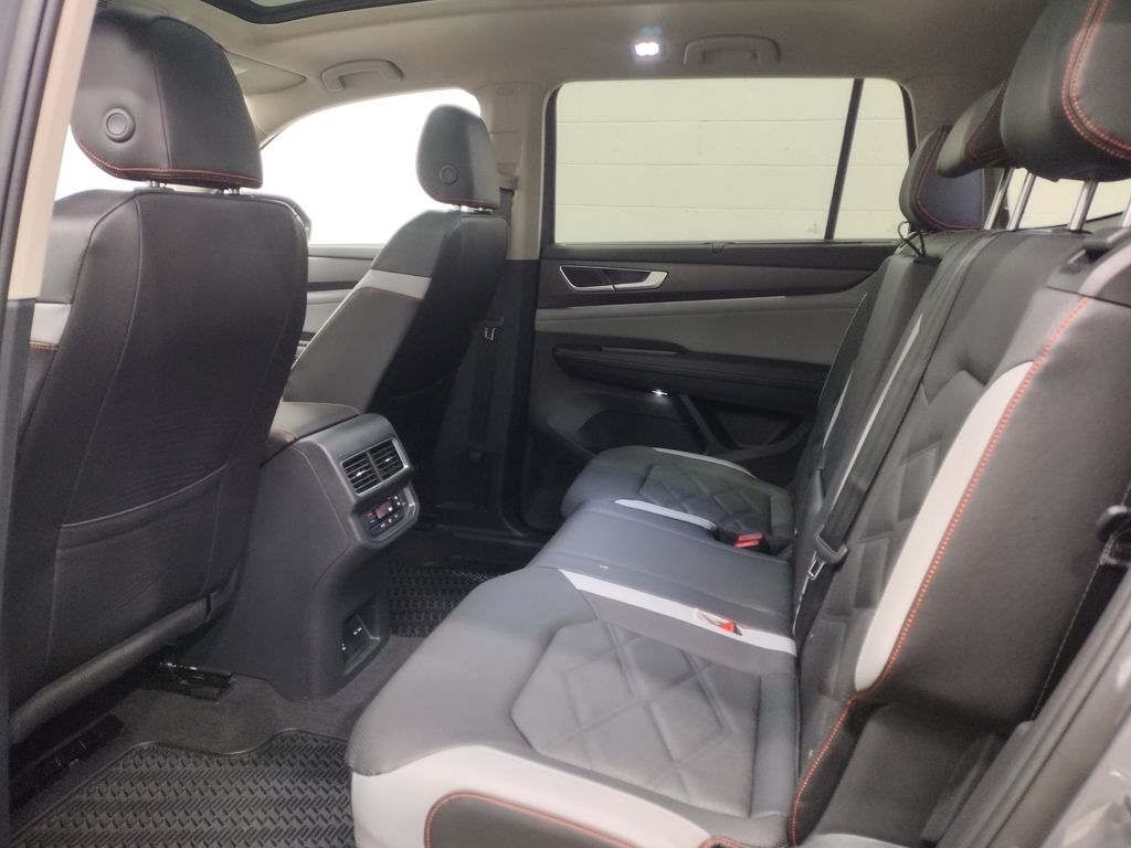 2025 Volkswagen Atlas 2.0T Peak Edition SE W/Tech