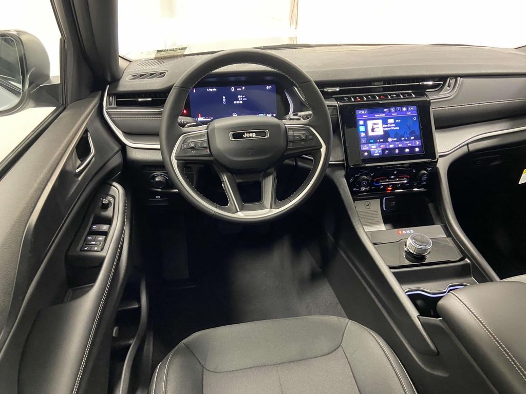 New 2025 Jeep Grand Cherokee L Laredo New 2025 Jeep Grand Cherokee L Laredo
