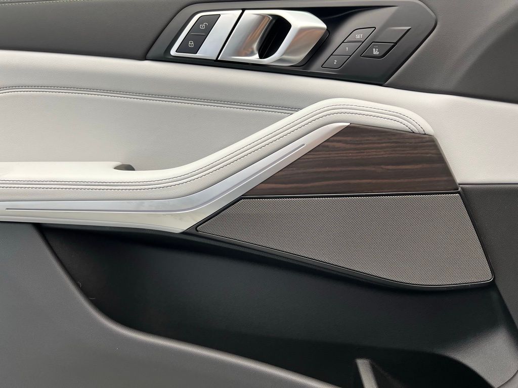 Thumbnail: 2026 BMW X5 - 21