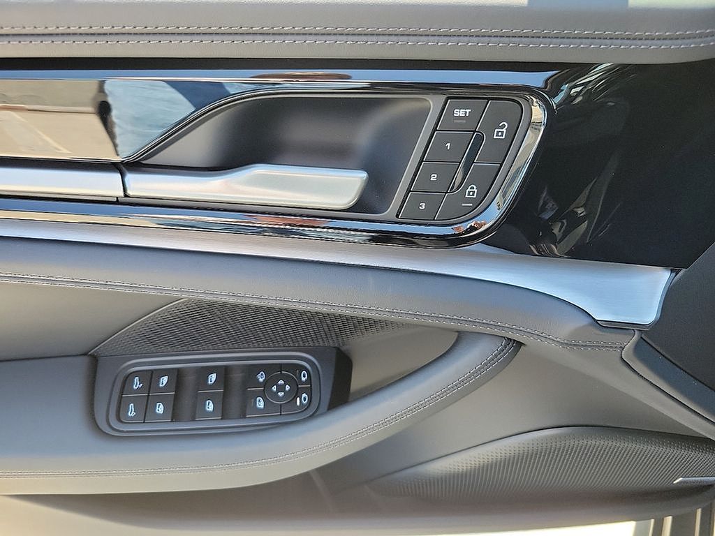 Thumbnail: 2024 Porsche Panamera - 12