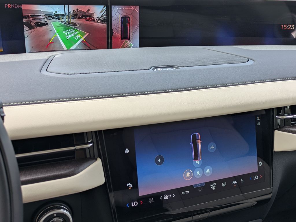 2027 Lincoln Navigator Premiere