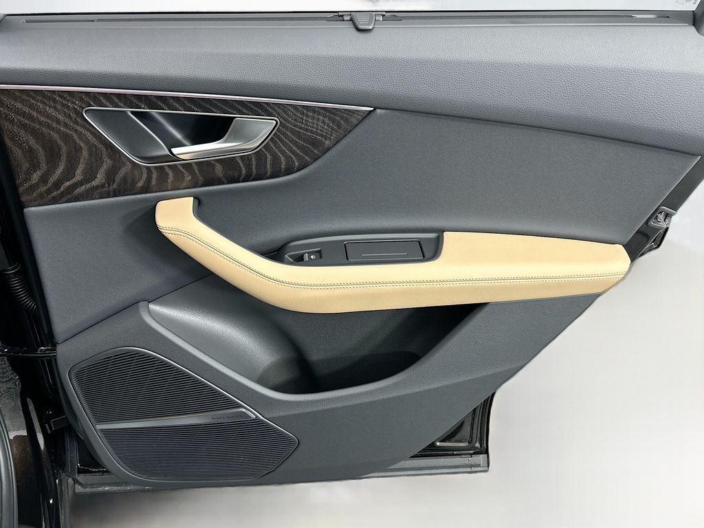 Thumbnail: 2026 Audi Q7 - 27