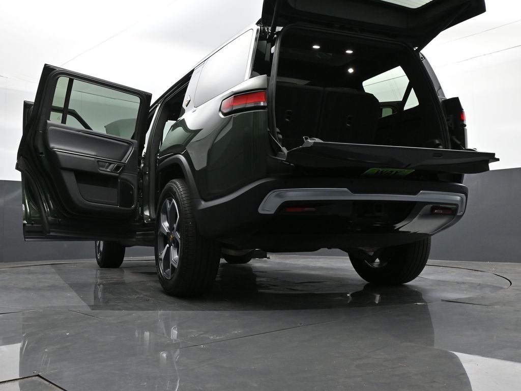 2024 Rivian R1S Adventure