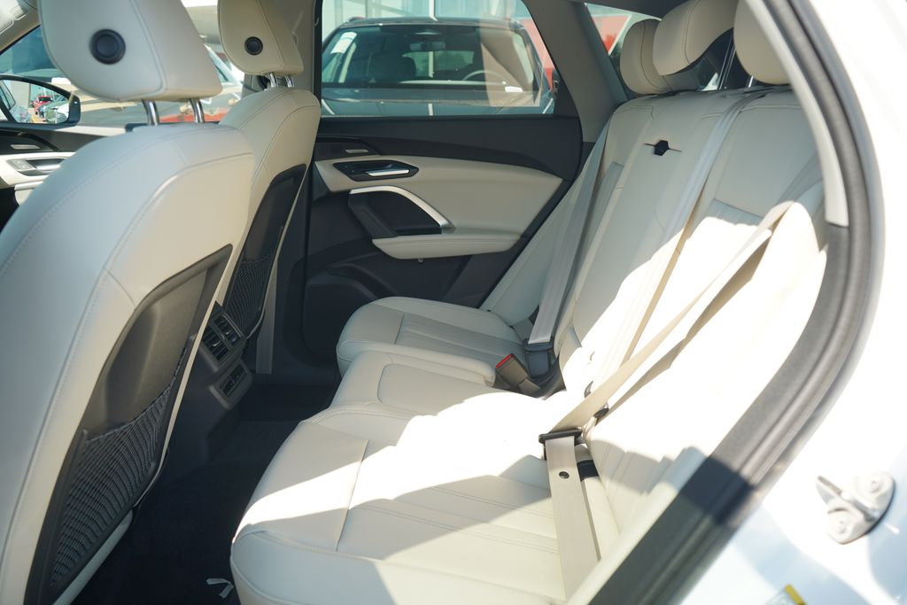 Thumbnail: 2025 Audi Q5 - 7