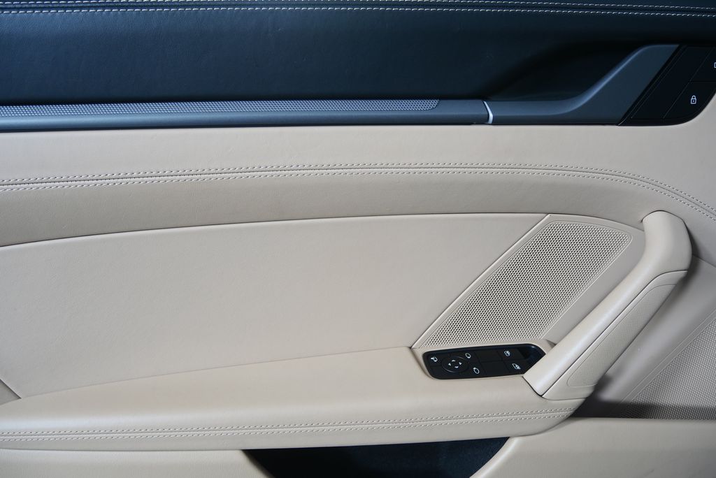 Thumbnail: 2022 Porsche 911 - 14