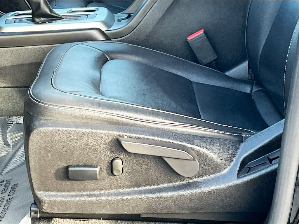 Used 2022 Black Chevrolet ZR2 image 19