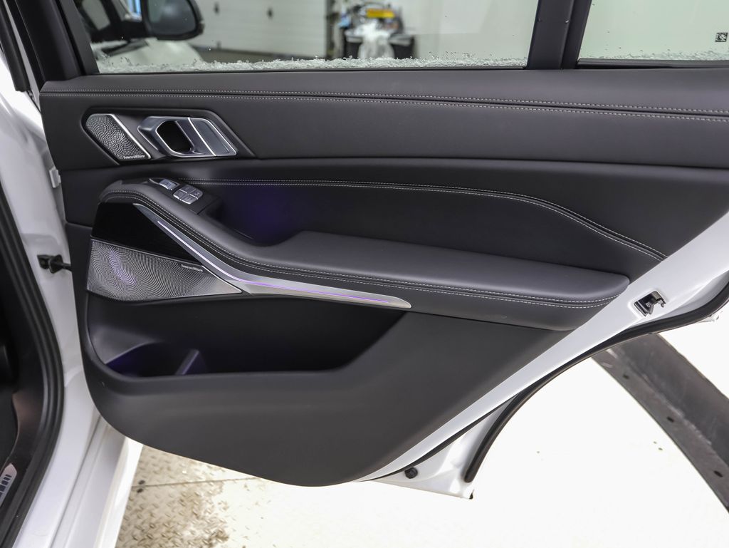 Thumbnail: 2024 BMW X7 - 25