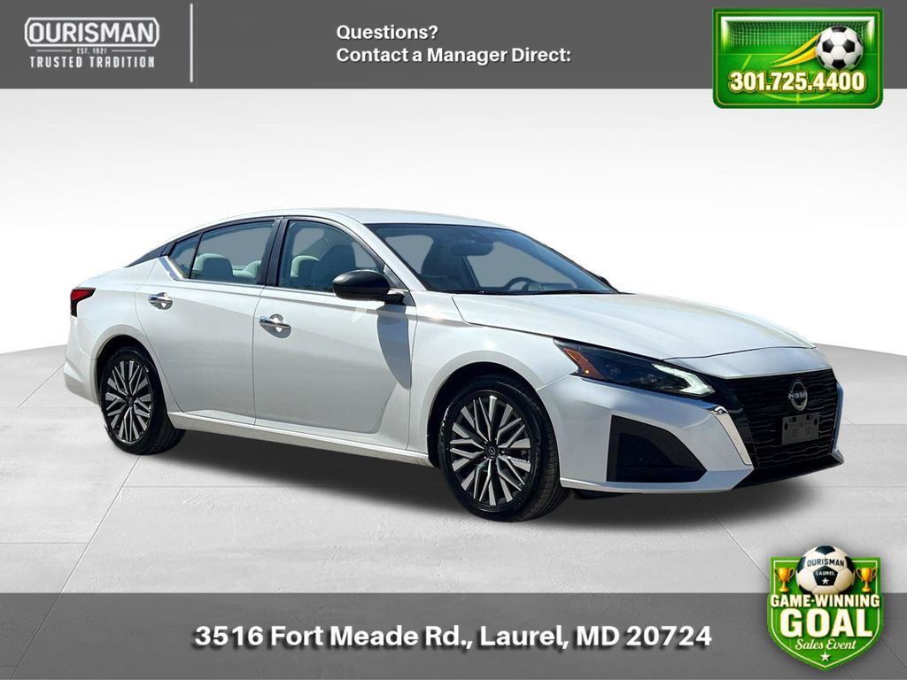 Pearl White 2024 Nissan Altima 2.5 SV FWD Sedan Front-Wheel Drive Continuously Variable Transmission