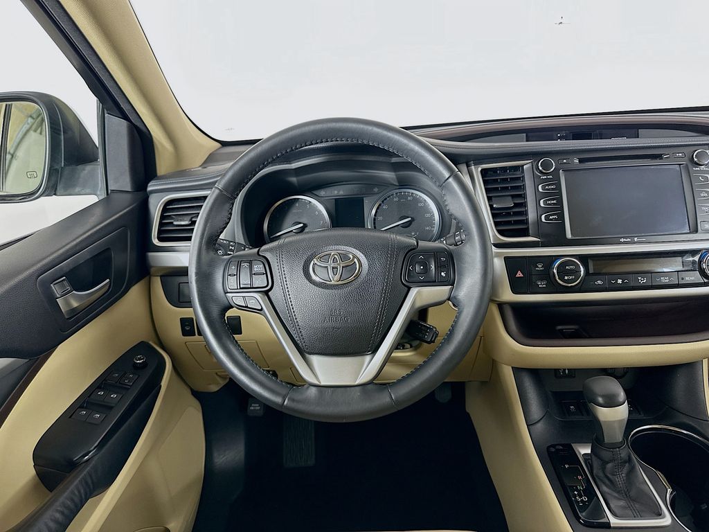 2015 Toyota Highlander XLE 17