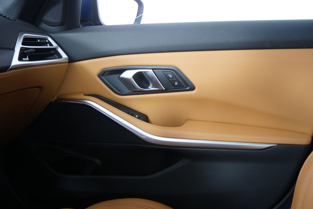 Thumbnail: 2025 BMW 3 Series - 30