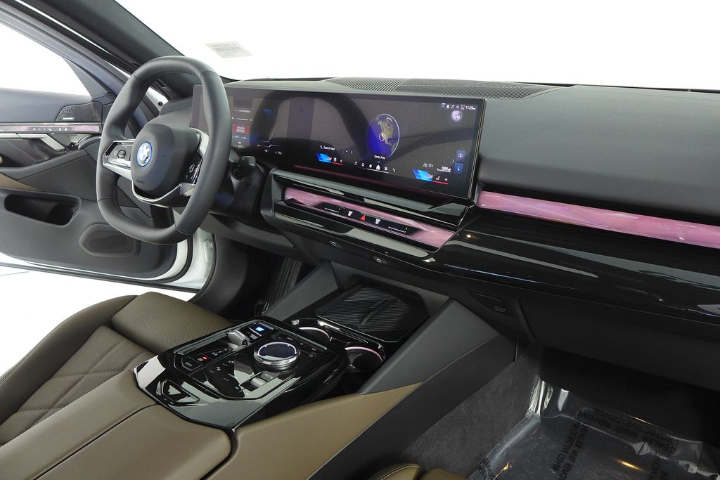 Thumbnail: 2025 BMW i5 - 13