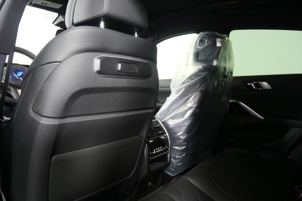 Thumbnail: 2026 BMW X6 - 14