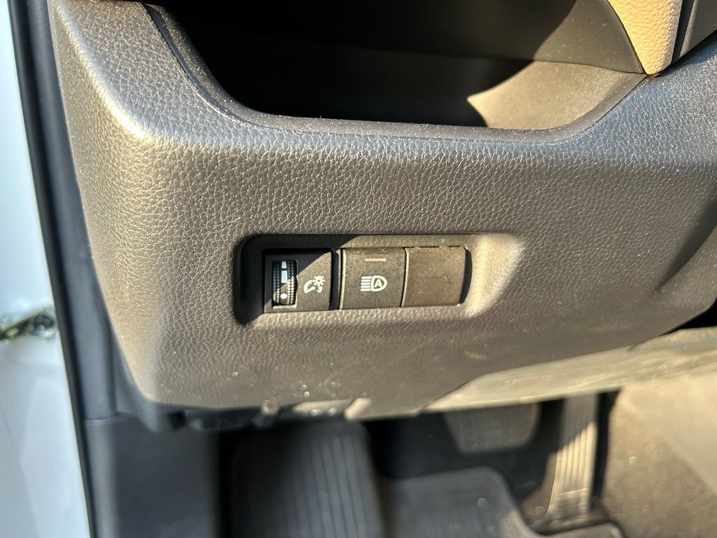 2022 Toyota RAV4 LE 17