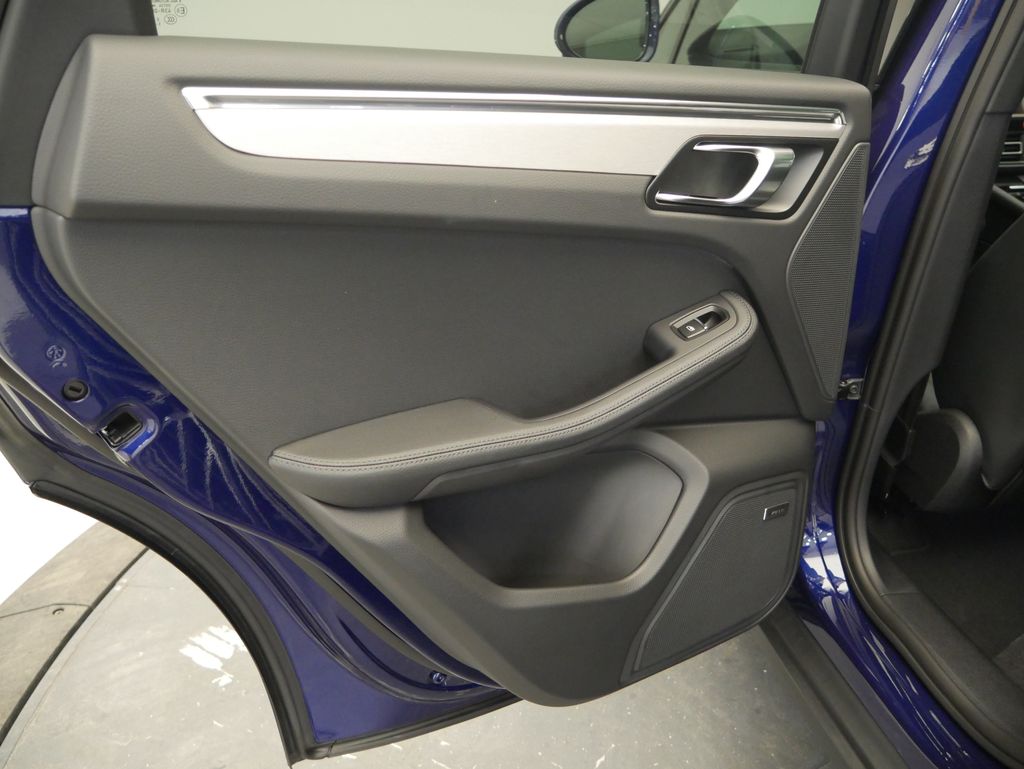 Thumbnail: 2026 Porsche Macan - 19