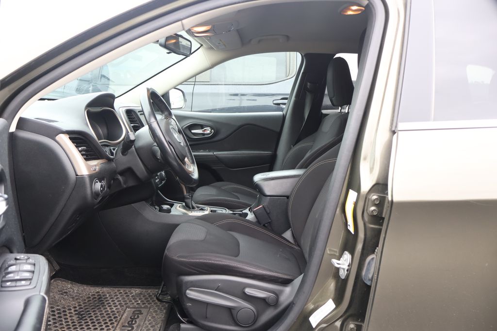 Thumbnail: 2015 Jeep Cherokee - 13