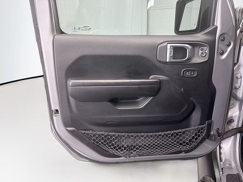 Thumbnail: 2021 Jeep Gladiator - 22