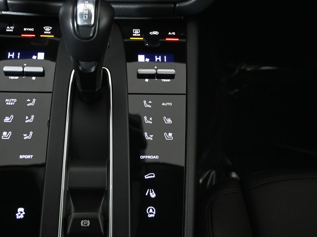 Thumbnail: 2025 Porsche Macan - 26