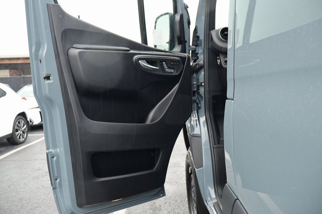 Thumbnail: 2026 Mercedes-Benz Sprinter - 7