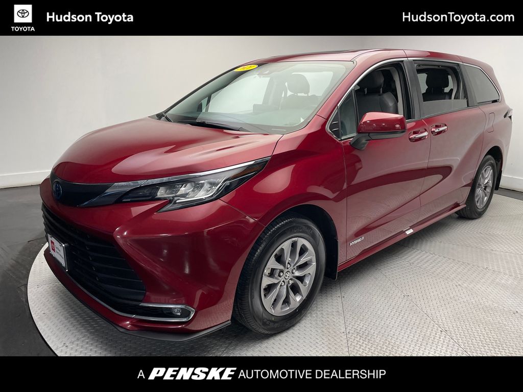 2021 Toyota Sienna XLE -
                Jersey City, NJ