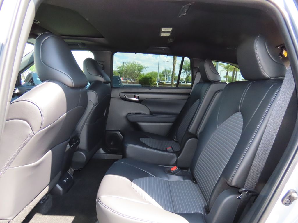 2025 Toyota Highlander XSE 20