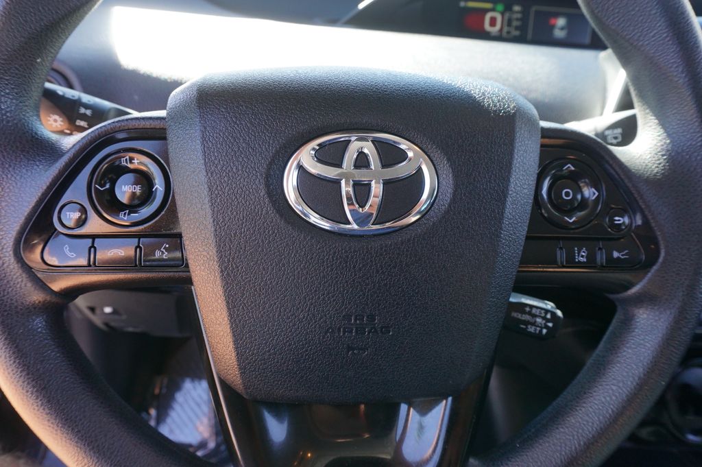 2019 Toyota Prius LE 17