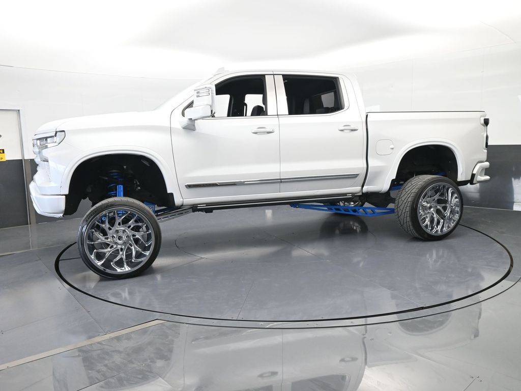 Used 2022 Iridescent Pearl Tricoat Chevrolet High Country image 2