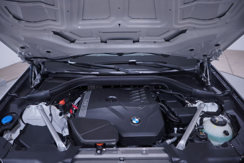 Thumbnail: 2025 BMW X4 - 14