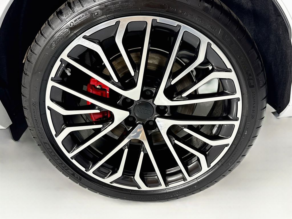 Thumbnail: 2026 Audi SQ5 - 31