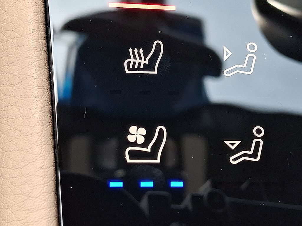 Thumbnail: 2025 Porsche Macan - 23